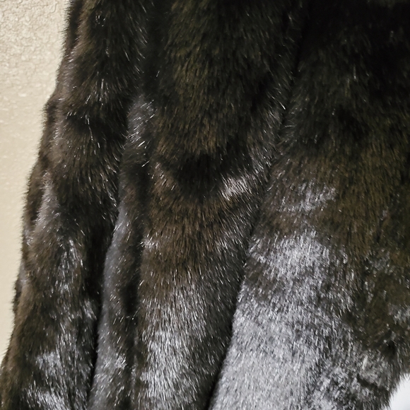 Jerry Lewis Black Fur Faux Coat - Picture 4 of 6
